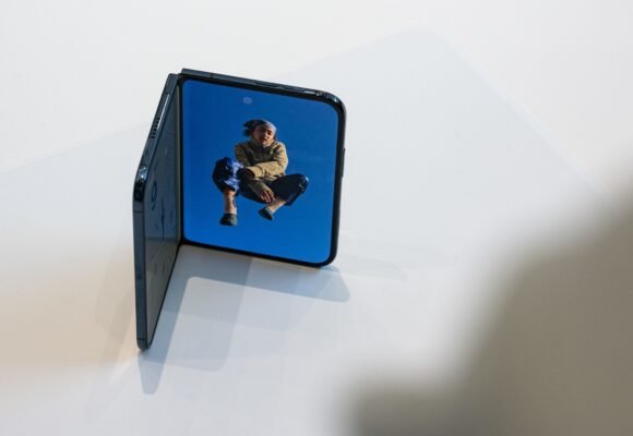What’s the Best iPhone to Buy or Avoid Right Now? (2026)